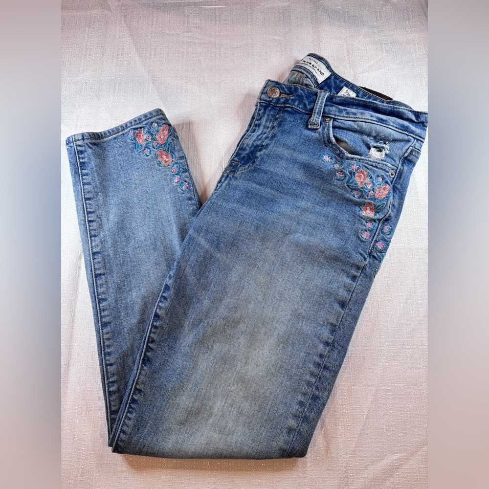 Lucky Brand Light Blue Skinny Jeans with Pink Floral Embroidery